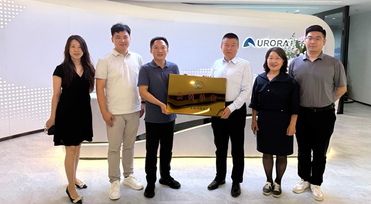 中海协会长和振伟一行走访极光，深化海外业务交流并授牌